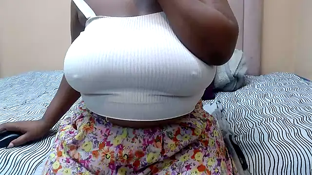 ThickDiva99 élő XXX-chatje