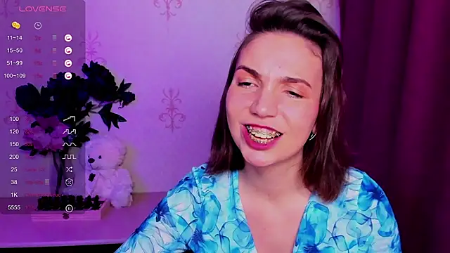 Онлайн чат XXX KindHazelHere_