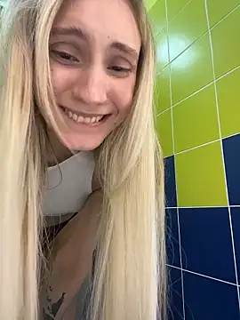 StreetSquirt Show in webcam