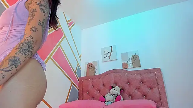 Lucy_boobss' Live XXX Chat