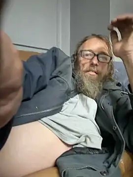 Show de THE-CHAMPLOVENIPPLES73 na webcam