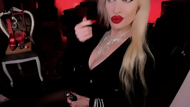 FinDomGod Chat XXX in diretta