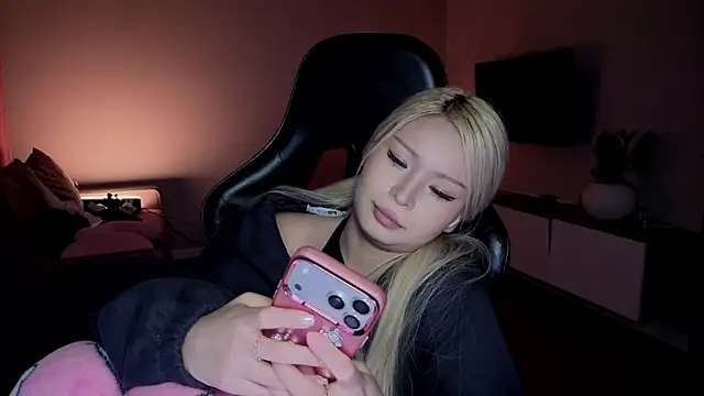 RileyMee: απευθείας συνομιλία ΧΧΧ