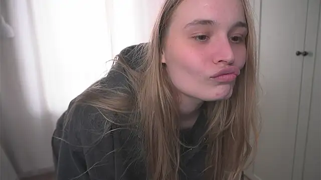 lisa_schiele élő XXX-chatje