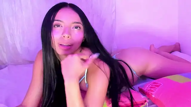 EvelynLuxx élő XXX-chatje