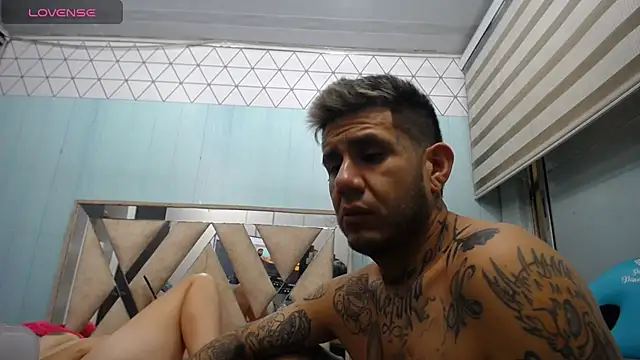 Czat XXX na żywo – allison_max_tattoo