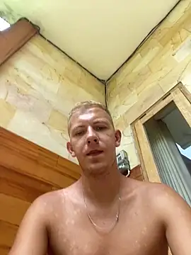 Anton_blond: διαδικτυακό σόου στην κάμερα