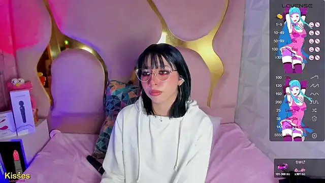 XXX chat uživo modela NaniiSisy