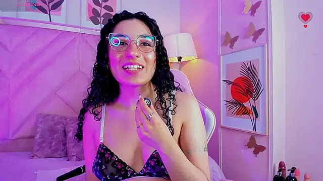 DemiJones_ Adlı Modelin Canlı XXX Sohbeti