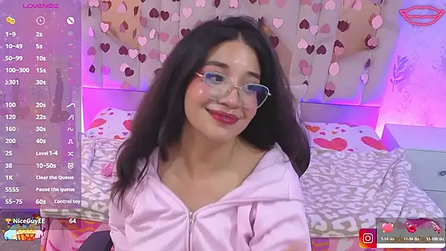 MARIANA_TAY1 élő XXX-chatje