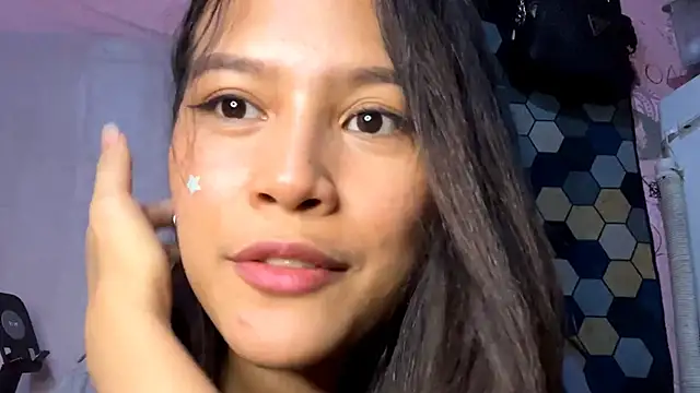 CharlaKitto's Live XXX Chat