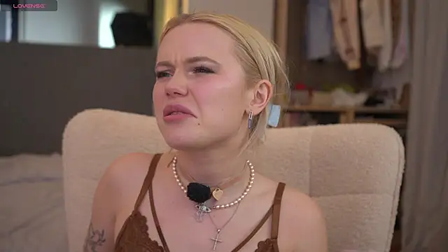 LexieLoree: онлайн-секс-чат