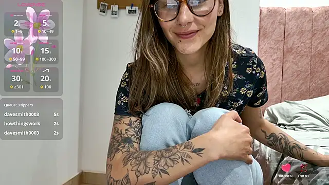 Emmy_petit – Naživo XXX chat