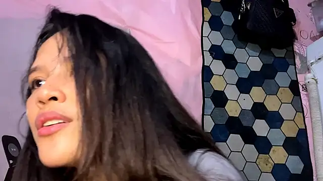 CharlaKitto 在線直播表演