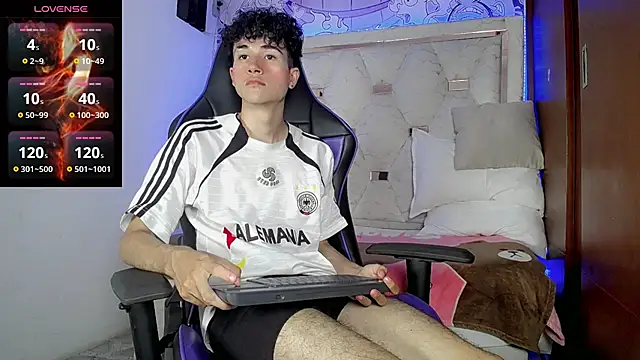 johnny_cagee's Live XXX Chat