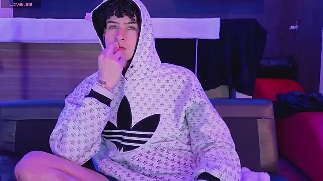 Show modela nova_salvatore na web-kameri