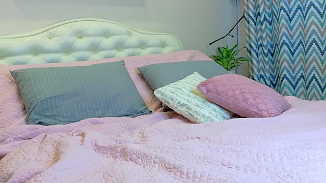 LadySweetWife's Live XXX Chat