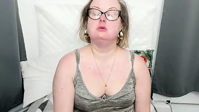 dirtyBonnie Show in webcam