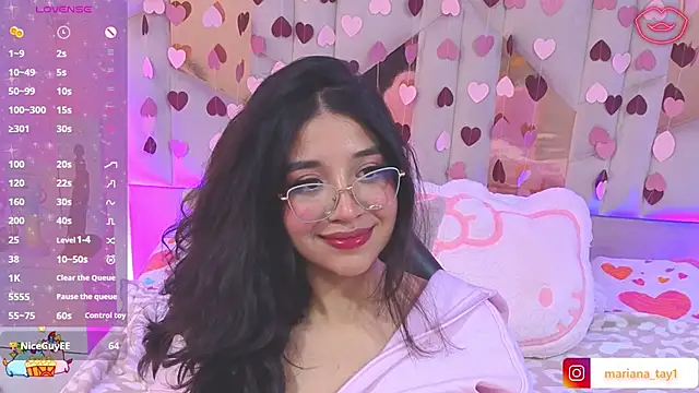 XXX chat uživo modela MARIANA_TAY1