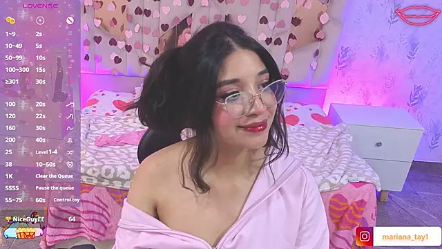 XXX chat uživo modela MARIANA_TAY1