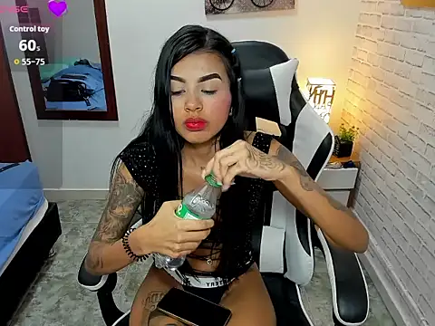 XXX chat uživo modela Mia_Lover_