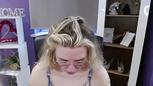 Zoey_Erotic – Naživo XXX chat