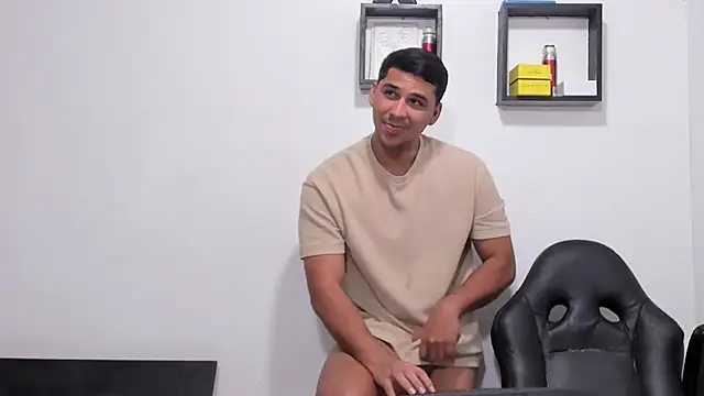 XXX chat uživo modela noah_belami