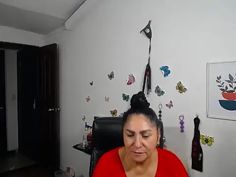 mature_bigboobs10 Adlı Modelin Canlı XXX Sohbeti