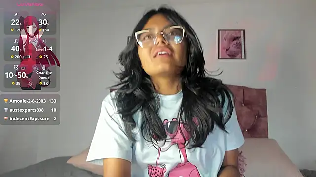 luna_velveth's Live Chat Room