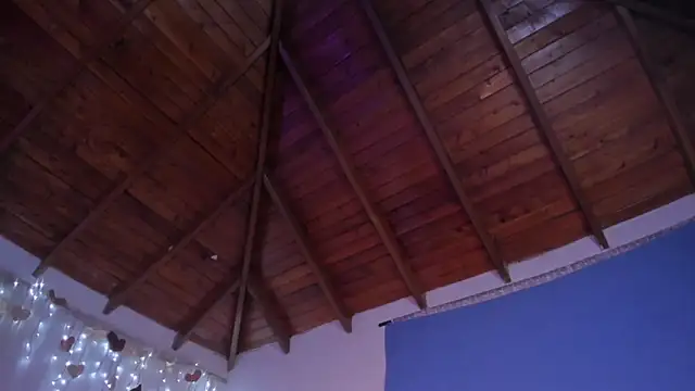 Chatroom XXX en direct de CuteRomi