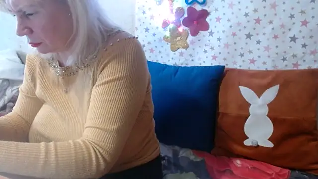 Show modela QueenLana na web-kameri