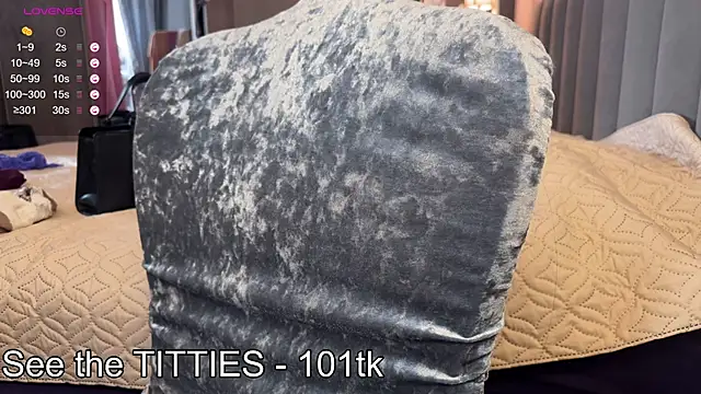 emily_is_here_ Adlı Modelin Canlı XXX Sohbeti