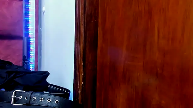 XXX chat uživo modela DAKOTALUCIFENA