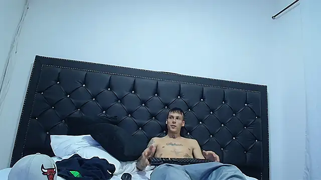 Show modela Ethan_Wolfe na web-kameri