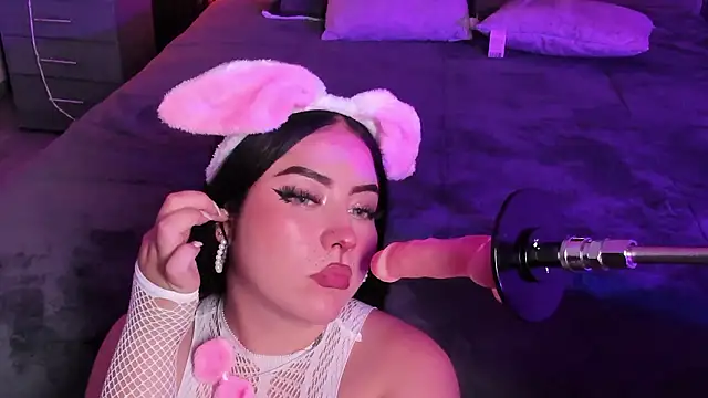 Emberrvelvet élő XXX-chatje