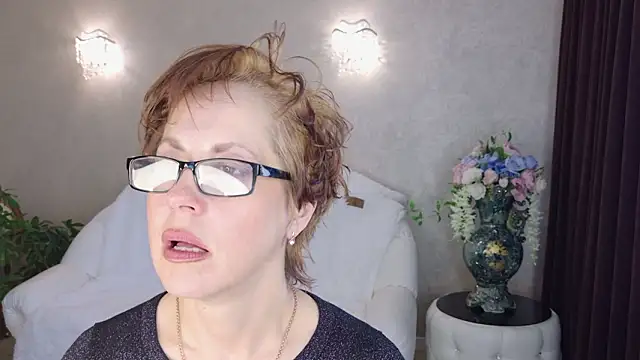 Pertunjukan Kamera Web LioraWeiss