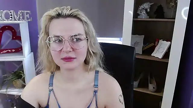 Zoey_Erotic – Naživo XXX chat