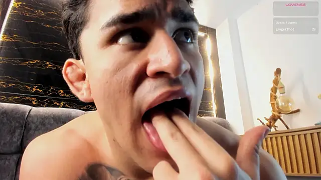 JeergMuscle: διαδικτυακό σόου στην κάμερα