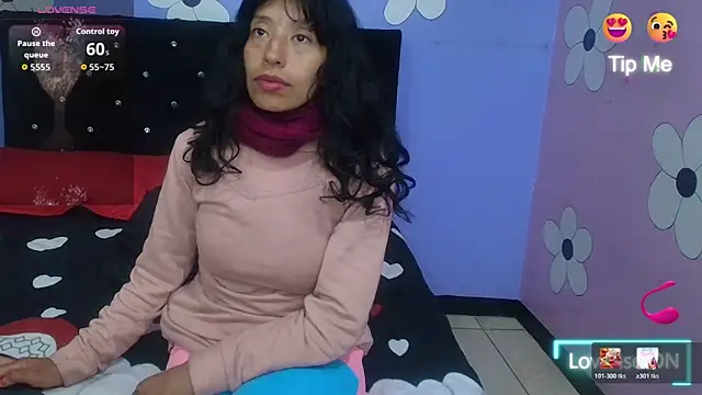 karolinee_66_'s Live XXX Chat