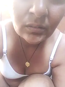 aunty_sumy Show in webcam