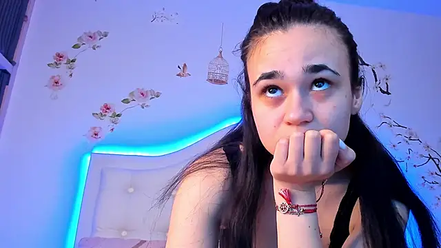 TinyBlair Chat XXX live