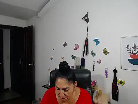 Chat +18 de mature_bigboobs10 ao vivo