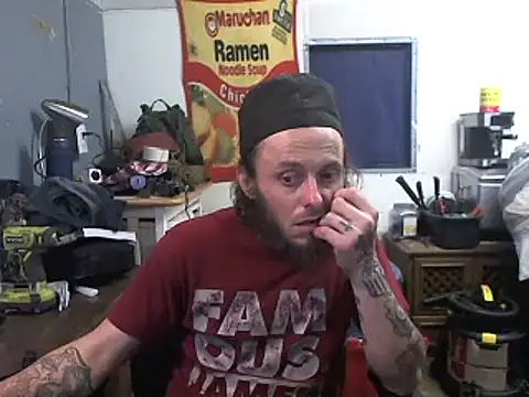 CloudDadddyyy420: διαδικτυακό σόου στην κάμερα