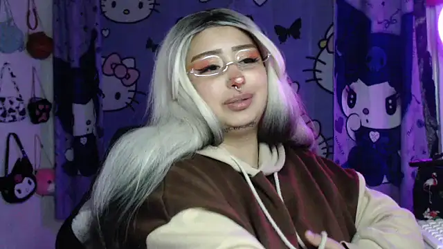 lussyevans24 লাইভ XXX চ্যাট