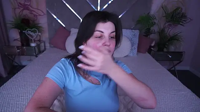 MirandaWong's Live XXX Chat