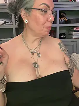 Show de dieseldame1313 na webcam