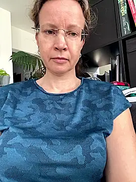 AnnikaRose Adlı Modelin Canlı XXX Sohbeti