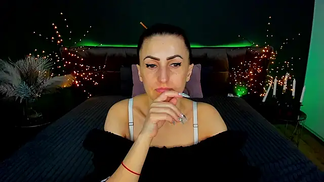 Show modela Rebecca_Diamond na web-kameri