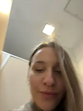 KishaMur élő XXX-chatje