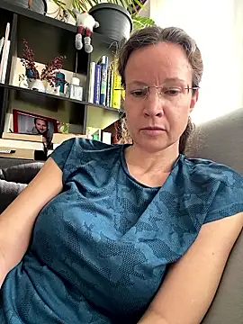 AnnikaRose live XXX chat